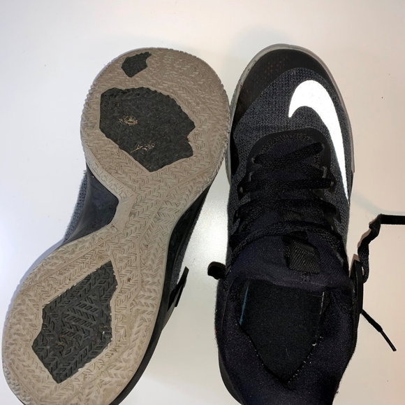 Nike Basketball/Volleyball Shoes - Picture 4 of 4